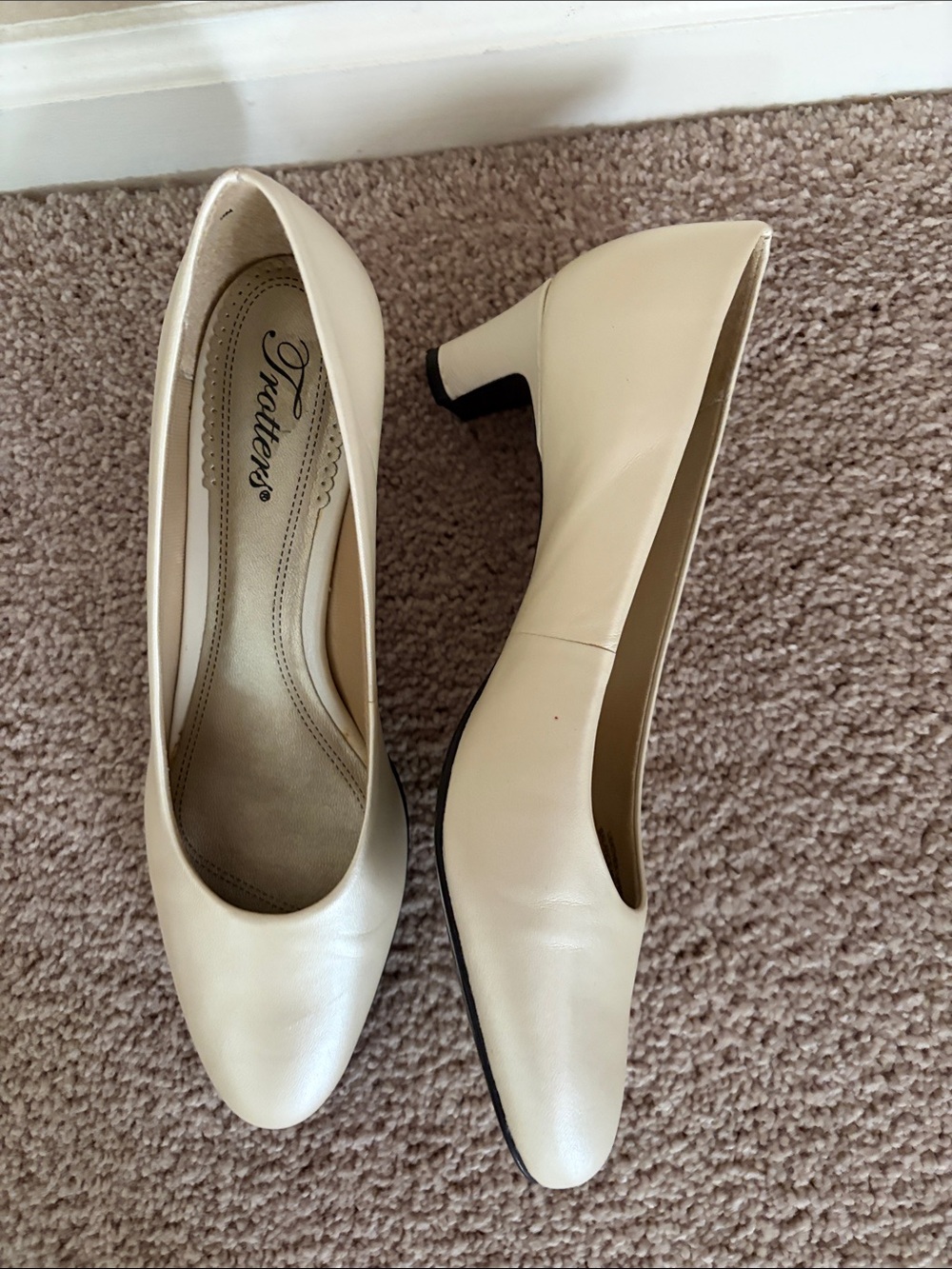 Trotters Cream Leather Heels New size 9 N made in Brazil - Picture 3 of 4
